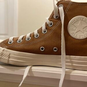 Tan converse, never worn and in perfect condition